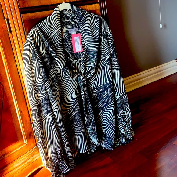 Limited Edition Kokoon Botique Brand. Made in the USA“ The good wife “ blouse. - Picture 1 of 6